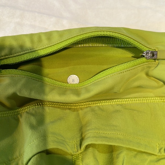Lululemon speed short size 8 - Picture 3 of 3